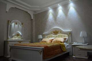 Отель Elegant Boutique Rustaveli Тбилиси Улучшенный номер с кроватью размера «king-size»-1
