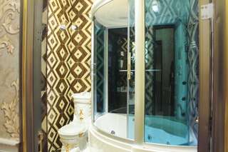 Отель Elegant Boutique Rustaveli Тбилиси Номер Делюкс с кроватью размера "king-size" и джакузи-3
