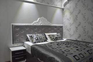 Отель Elegant Boutique Rustaveli Тбилиси Стандартный двухместный номер с 1 кроватью или 2 отдельными кроватями-1