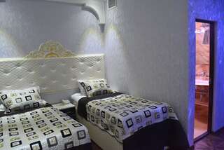 Отель Elegant Boutique Rustaveli Тбилиси Стандартный двухместный номер с 1 кроватью или 2 отдельными кроватями-3